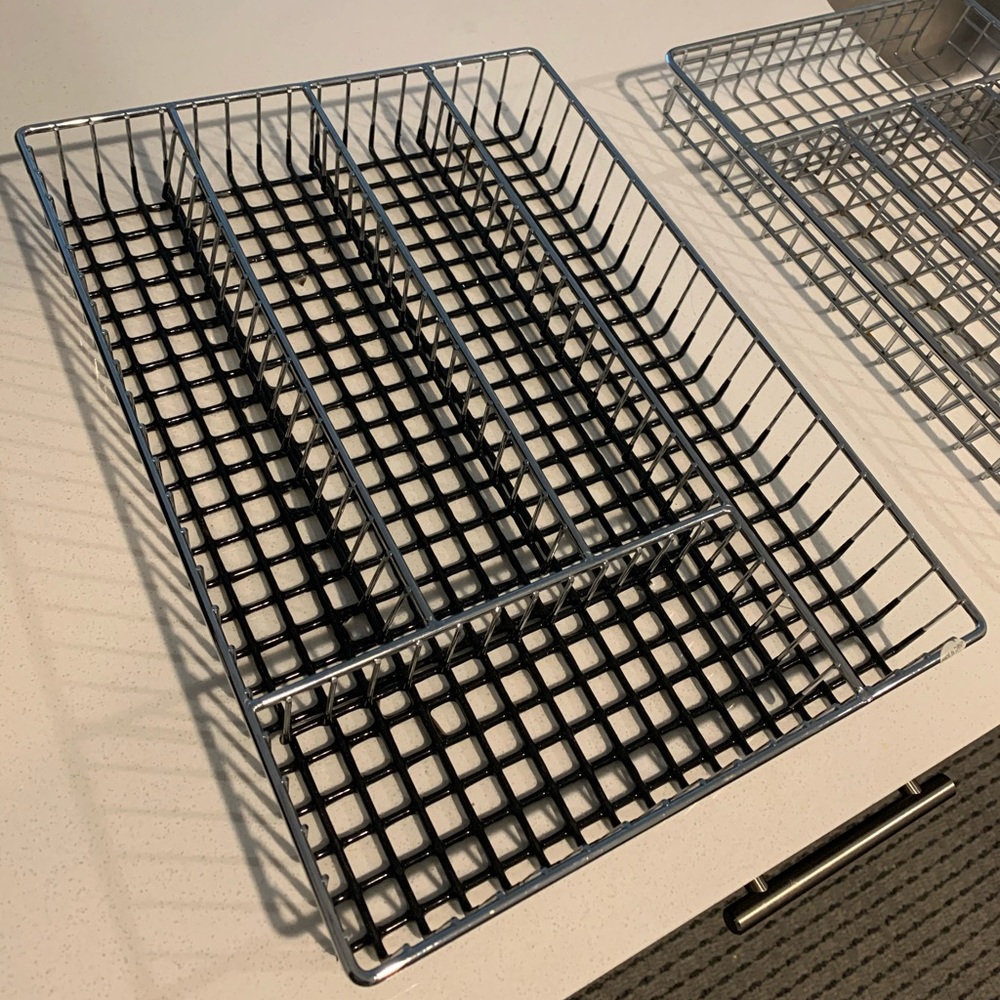 2 metallic cutlery tray